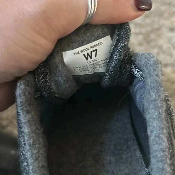 Allbirds wool runners size 7 - Picture 4 of 5